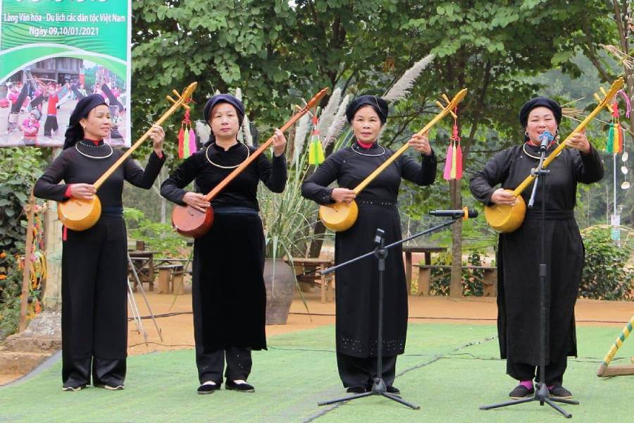 Vietnam DMC -Traditional Costume of Tay Ethnic Group