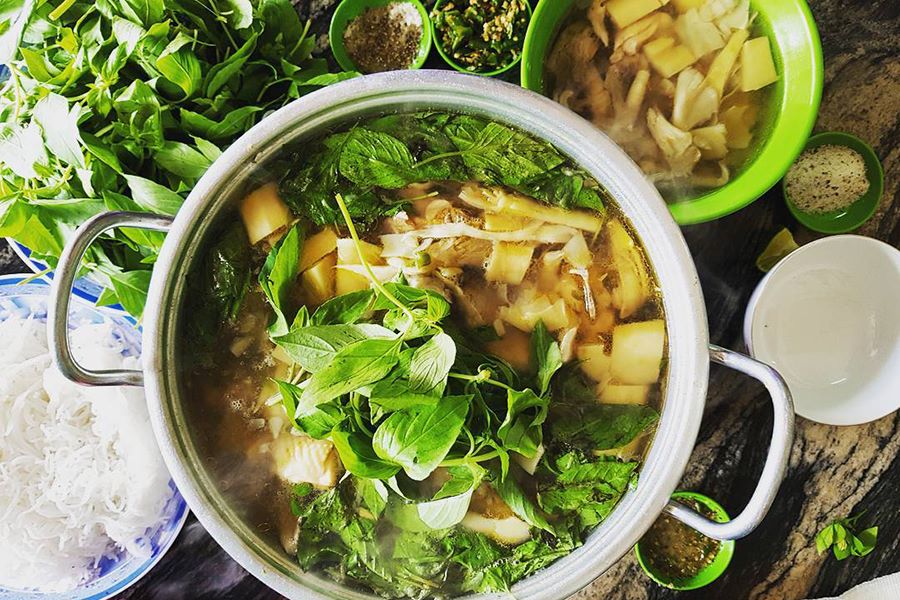 Chicken Hotpot with E Leaves