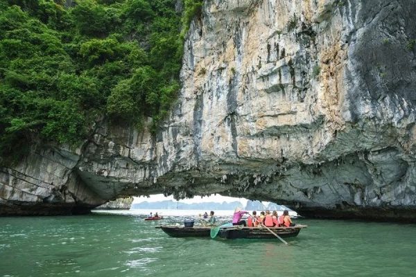 luon cave halong bay