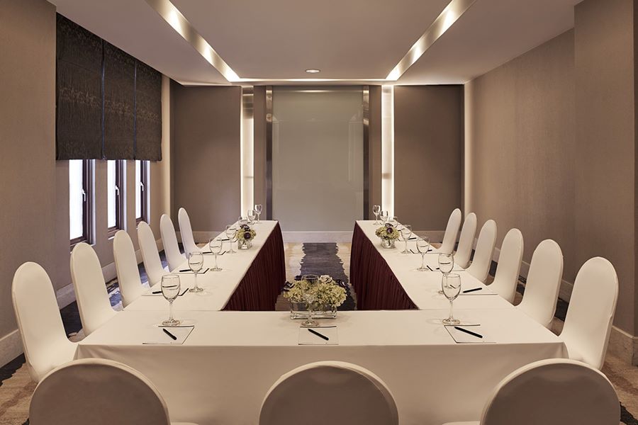EIGHT CONTEMPORARY MEETING ROOMS