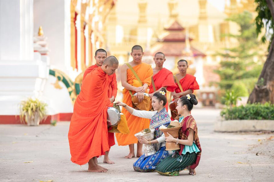 Alms giving - laos trips in 9 days Alms giving - laos trips in 9 days