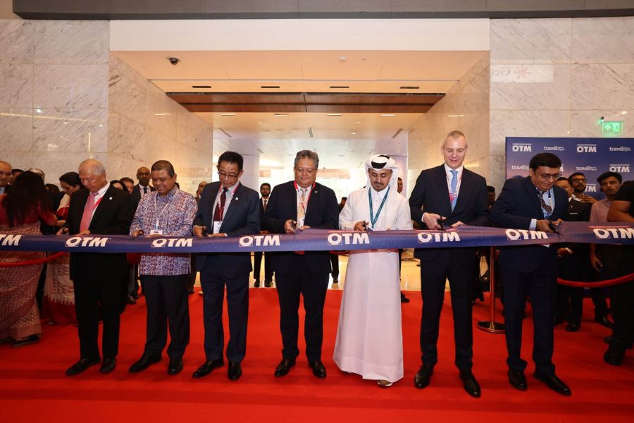 Ribbon cutting ceremony at OTM travel event