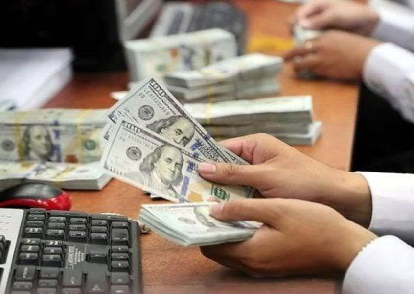 Hands counting US dollar bills for currency exchange to VND
