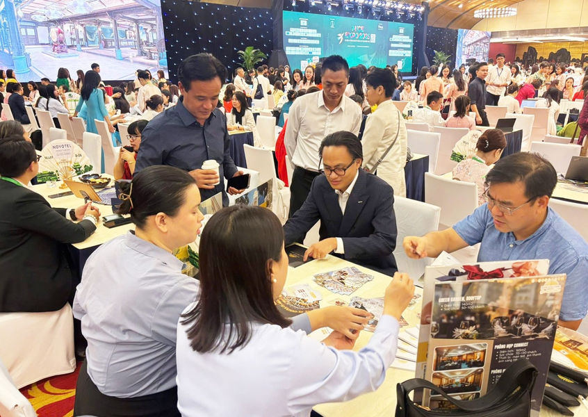 MICE exhibition networking session Vietnam trade event