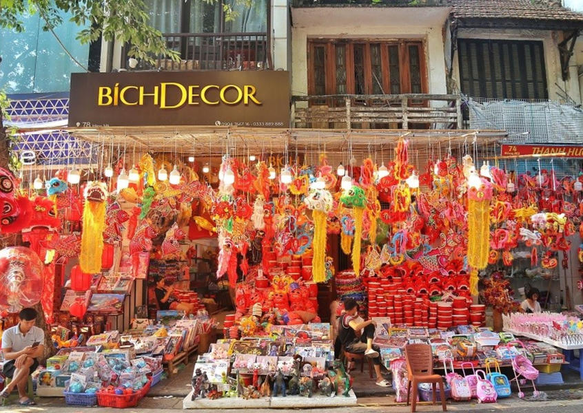 Colorful Vietnamese souvenir and decoration shop called Bich Decor on Hang Ma, Hanoi, Vietnam