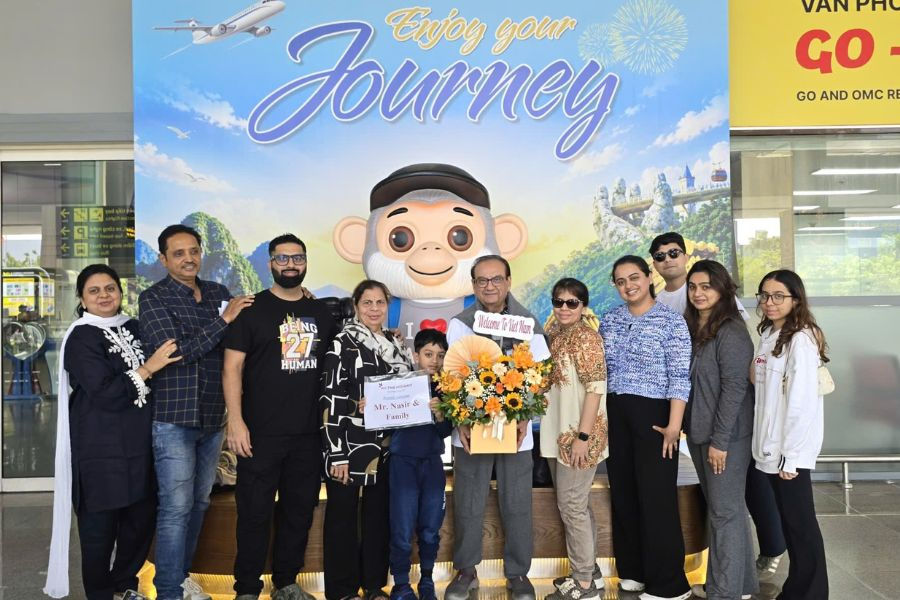 Indian family welcomed with flowers at Vietnam airport arrival