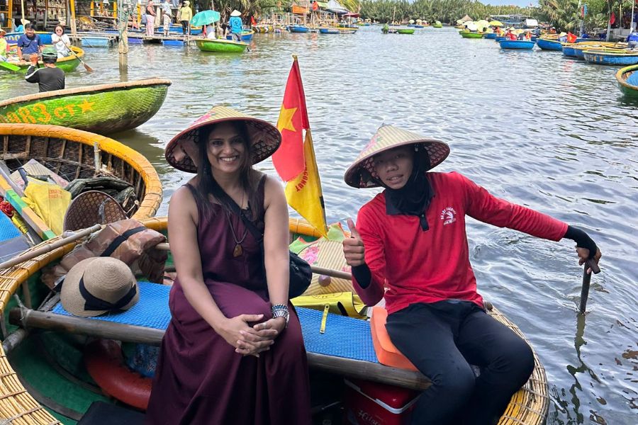 Guide leading basket boat tour for traveler in Hoi An