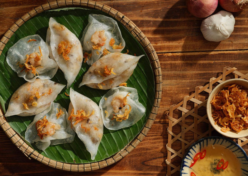 White Rose dumplings served on a banana leaf in Hoi An